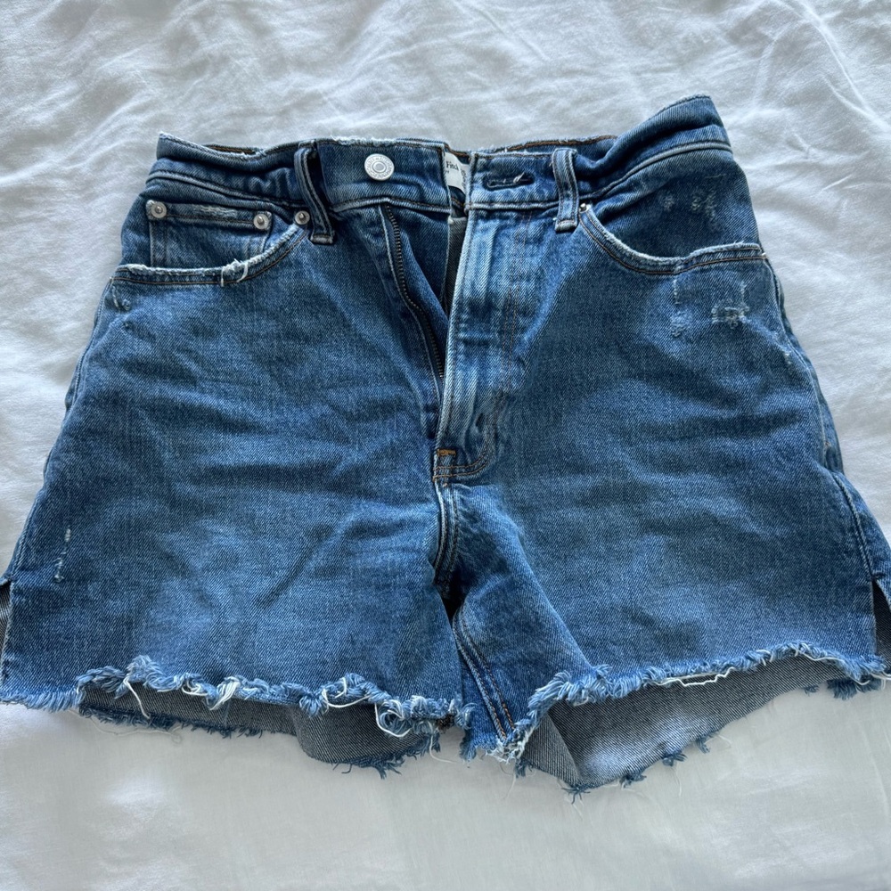 A&F Curve Love High Rise 4" Mom Short